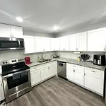 Royceluxe Kingsuite Vacation Home
