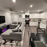 Royceluxe Kingsuite Vacation Home