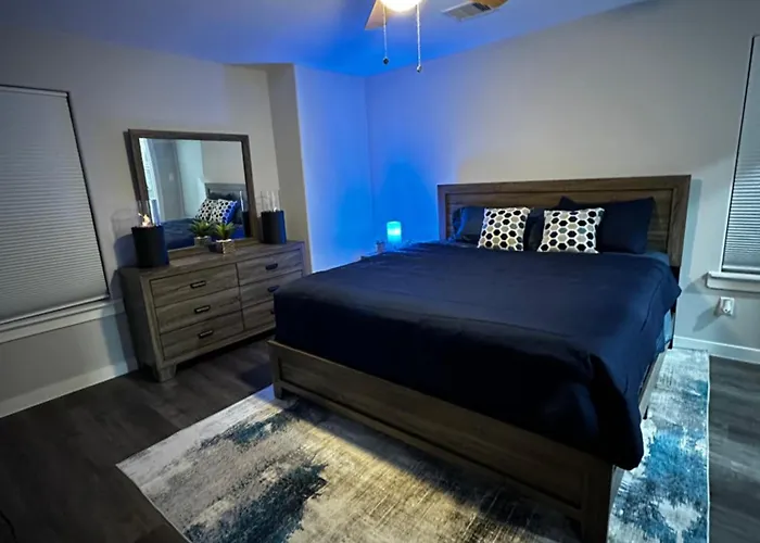 Royceluxe Kingsuite Vacation Home